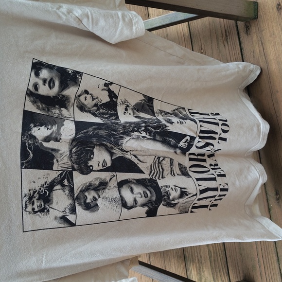 Taylor Swift THE ERAS TOUR Tee Shirt Size S - Picture 3 of 9
